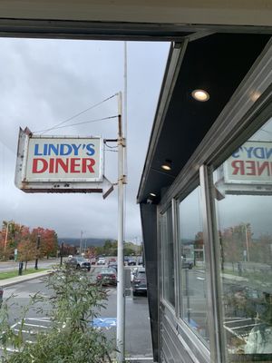 Lindy's Diner by null