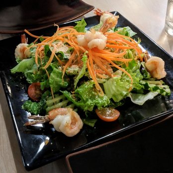 Tiny Pyramid - Garlic Shrimp Salad - Cafes Near Me - Honolulu, Hawaii
