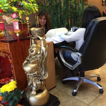 Palm Nails - The owner Demi is hands on with everyone - Nail Salons Near Me - Las Vegas, Nevada Palm Nails - The owner Demi is hands on with everyone - Nail Salons Near Me - Las Vegas, Nevada