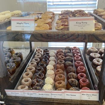 Five Daughters Bakery - Regular and mini donuts - Bakeries Near Me - Nashville, Tennessee