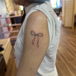 New Moon Tattoo - Dainty bow