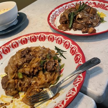 Amy Thai Bistro - Drunken noodles and pad see ew - Thai Near Me - Brooklyn, New York