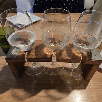 Brix 27 - Sweetheart wine flight - Wine Bars Near Me - Martinsburg, West Virginia