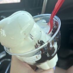 Dairy Queen Grill & Chill - Hot fudge Sundae