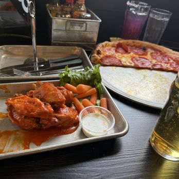 Station 66 - Wing, Pepperoni Pizza, Beer - Bars Near Me - Williams, Arizona