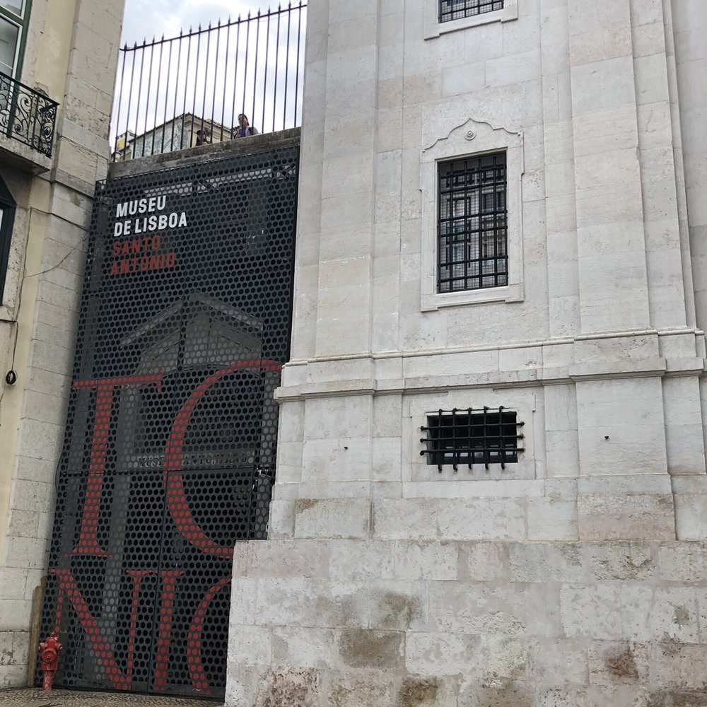 Sé de Lisboa - Museum entrance sign - Churches Near Me - Lisbon, 11 Sé de Lisboa - Museum entrance sign - Churches Near Me - Lisbon, 11