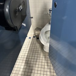 Villa Sport Fitness - Meridian - Nasty Bathroom 12/24/22