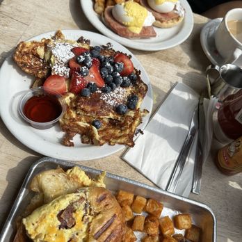 Fratelli Cafe - The Classic Croissant Norwegian Benedict - Coffee & Tea Near Me - Los Angeles, California Fratelli Cafe - The Classic Croissant Norwegian Benedict - Coffee & Tea Near Me - Los Angeles, California