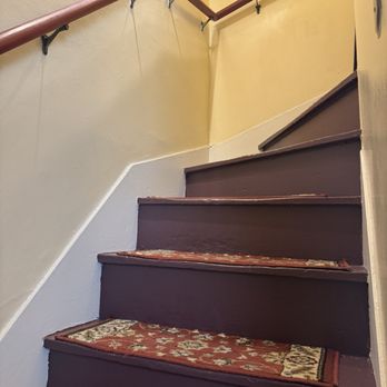 Artful Lodger - Stairs going to our room and the breakfast area are extremely narrow. Hard to carry luggage up and down - Hotels Near Me - Newport, Rhode Island Artful Lodger - Stairs going to our room and the breakfast area are extremely narrow. Hard to carry luggage up and down - Hotels Near Me - Newport, Rhode Island