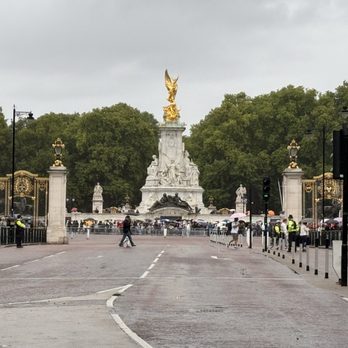 Buckingham Palace - Landmarks & Historical Buildings Near Me - London, XGL
