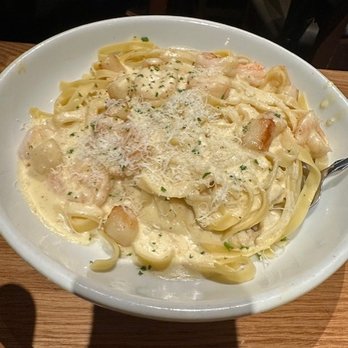 Olive Garden Italian Restaurant - Shrimp Chicken Alfredo - Italian Near Me - Palmdale, California