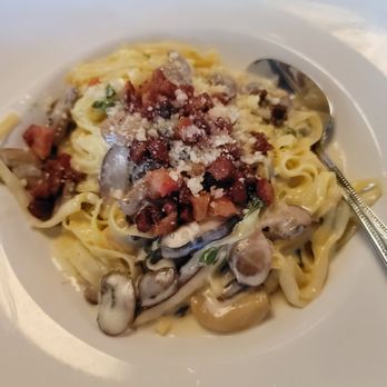 Hoofs Restaurant - White Truffle fettucine - Italian Near Me - Pawcatuck, Connecticut