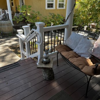 Glen Ellen Inn - Porch - Vacation Rentals Near Me - Glen Ellen, California Glen Ellen Inn - Porch - Vacation Rentals Near Me - Glen Ellen, California