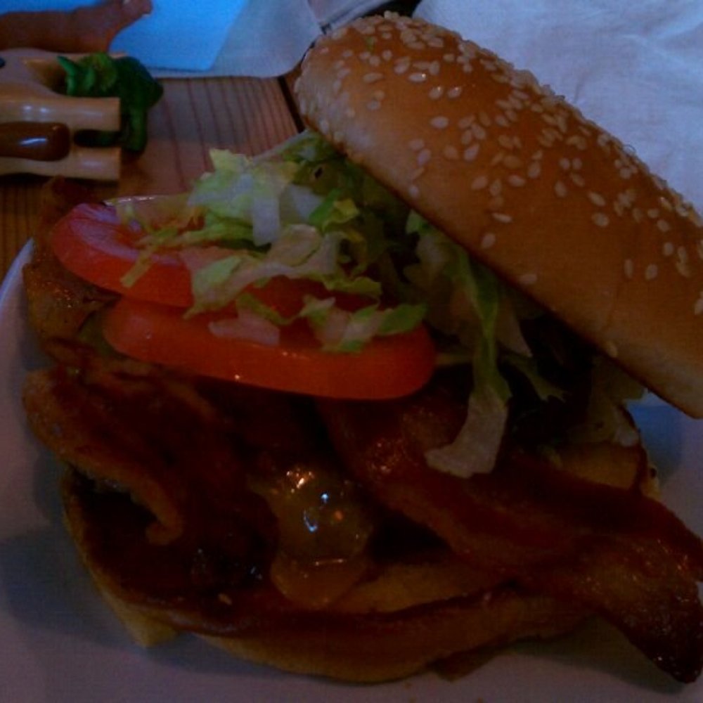 Uneeda Burger - 1/4 pound, bacon cheese. Yum! - Burgers Near Me - Seattle, Washington