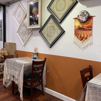 Nurlan Uyghur Restaurant 诺兰饭店 - Interior setup - Halal Near Me - Flushing, New York