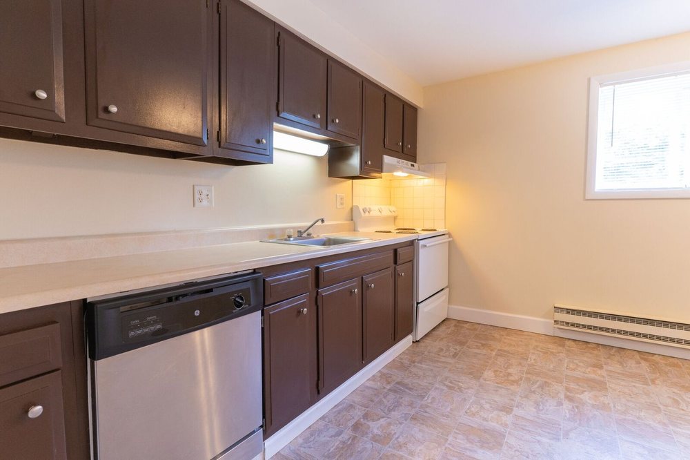 CENTERPOINTE APARTMENTS Request Information 13 Photos 329 Maple