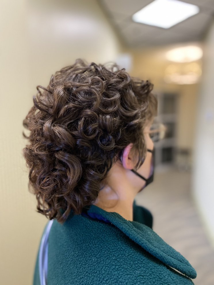 Juhdet's Curly Hair Studio Logo