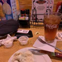 Texas Roadhouse - Unsweet peach tea and dinner rolls with cinnamon butter! Delicious!!