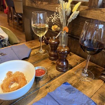 The Clarence - Onion rings and wine!!! - Pubs Near Me - London, XGL The Clarence - Onion rings and wine!!! - Pubs Near Me - London, XGL