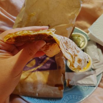 Taco Bell - This is supposed to be a chicken quesadilla. - Fast Food Near Me - O'fallon, Missouri Taco Bell - This is supposed to be a chicken quesadilla. - Fast Food Near Me - O'fallon, Missouri