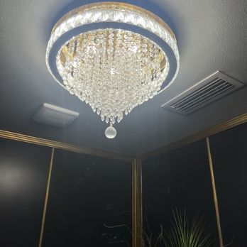 La Parisienne French Bistro - Chandelier - French Near Me - Dallas, Texas