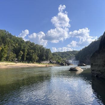 Cumberland Falls State Resort Park - Cumberland Falls from Eagle Falls Trail - Parks Near Me - Corbin, Kentucky Cumberland Falls State Resort Park - Cumberland Falls from Eagle Falls Trail - Parks Near Me - Corbin, Kentucky