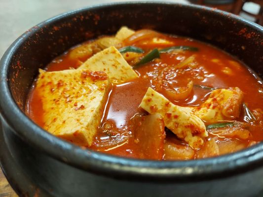 Dong Yang Oriental Foods & Deli by null