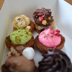 Cupcake Sthlm - Senaste hemköpta godbits-lådan! Mums!