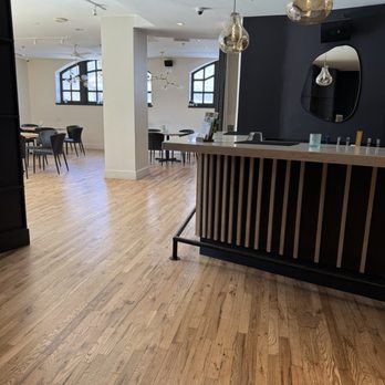 Evanston Corner Bistro - Cocktail Bars Near Me - Evanston, Illinois