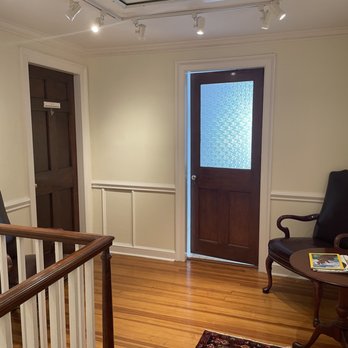 Charlottesville Psychiatry - 3rd Floor Waiting Area - Psychiatrists Near Me - Charlottesville, Virginia Charlottesville Psychiatry - 3rd Floor Waiting Area - Psychiatrists Near Me - Charlottesville, Virginia