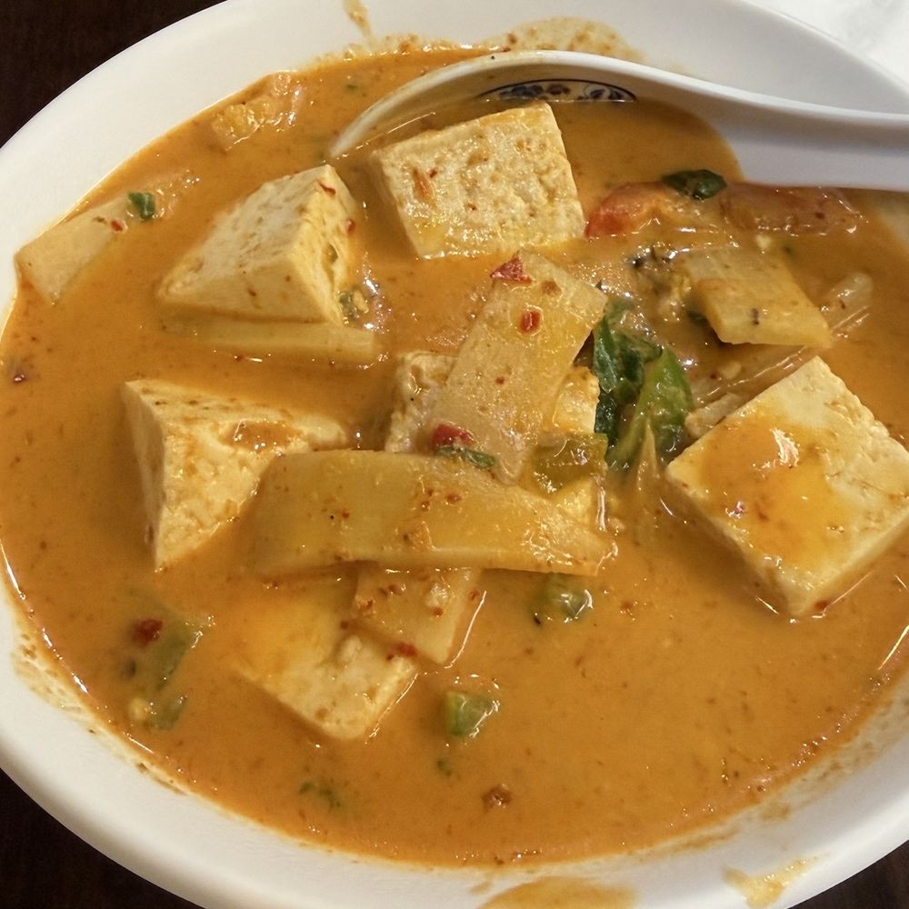 PadThai Bistro - Red Curry SO GOOD - Thai Near Me - Glendale, California PadThai Bistro - Red Curry SO GOOD - Thai Near Me - Glendale, California