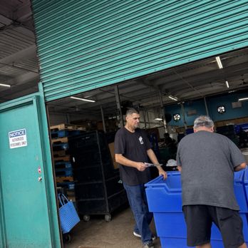 Goodwill Hawaii - Donating 2 bags:  clothes and footwear never worn - Thrift Stores Near Me - Aiea, Hawaii