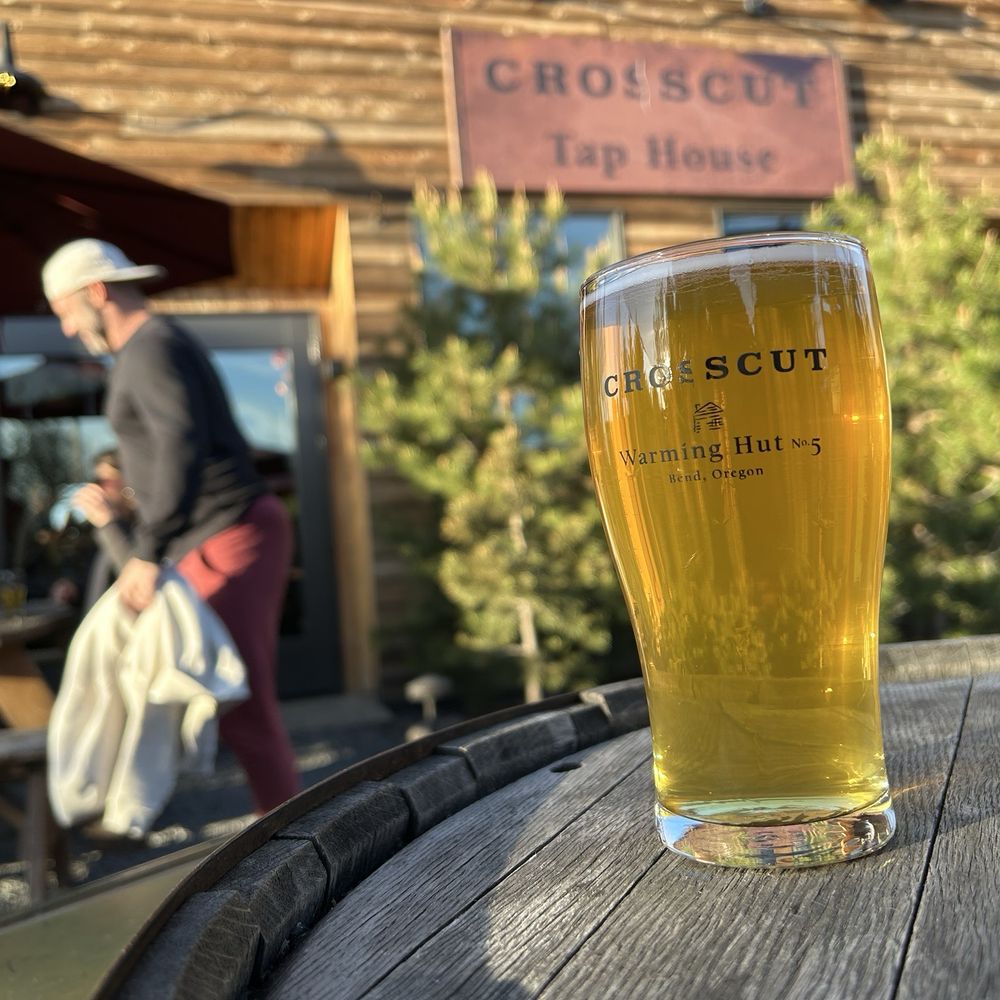 Crosscut- Warming Hut No.5 - Bars Near Me - Bend, Oregon