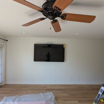 Aleks Handyman - TV wall mounting. - Handyman Near Me - Palm Desert, California Aleks Handyman - TV wall mounting. - Handyman Near Me - Palm Desert, California