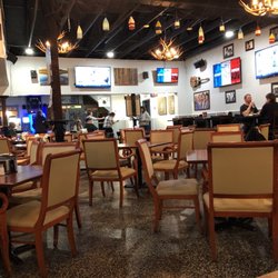 Porter's Lake Pub and Grill - Fun all-rounder pub.