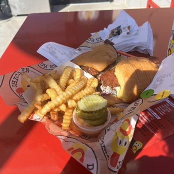 Dave's Hot Chicken - Chicken Shop Near Me - Charlotte, North Carolina
