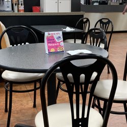 Braum's Ice Cream Store - lobby not being cleaned