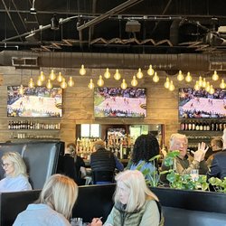 Etown - Bar & Dining Area