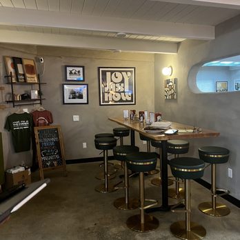 Art's Corner Cafe - The inside - Breakfast & Brunch Near Me - Ventura, California