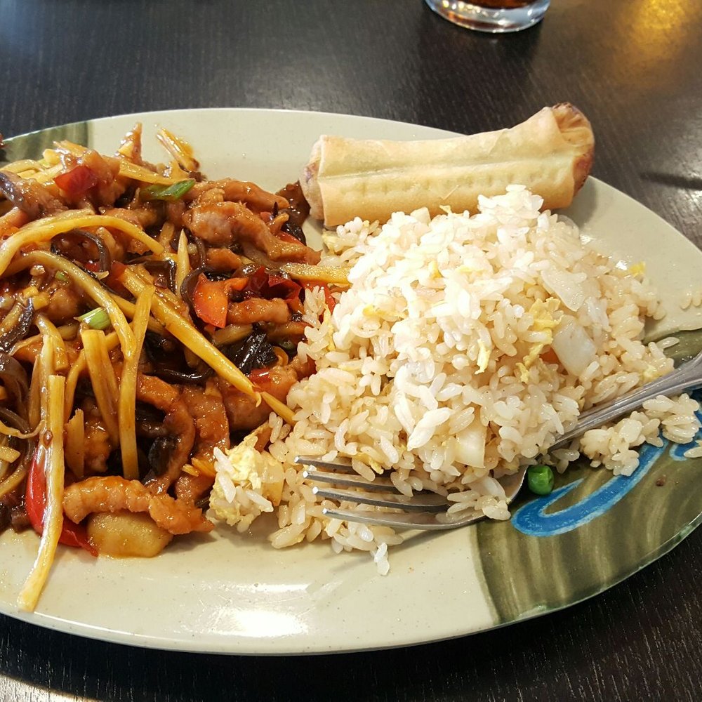 Red Chilli - Shredded pork in garlic chili sauce with fried rice and house made egg roll as part of their lunch special. - Chinese Near Me - Redlands, California Red Chilli - Shredded pork in garlic chili sauce with fried rice and house made egg roll as part of their lunch special. - Chinese Near Me - Redlands, California