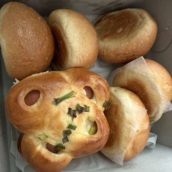 ABC Bakery - Top 3: bbq pork buns Bottom left: hot dog buns Bottom right: chicken buns - Bakeries Near Me - Sacramento, California ABC Bakery - Top 3: bbq pork buns Bottom left: hot dog buns Bottom right: chicken buns - Bakeries Near Me - Sacramento, California