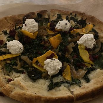 True Food Kitchen - Vegan Butternut Squash flatbread pizza - Vegetarian Near Me - Pasadena, California True Food Kitchen - Vegan Butternut Squash flatbread pizza - Vegetarian Near Me - Pasadena, California