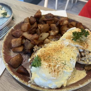 Aloha Stacks - Crab & Mushroom Benedict - Breakfast & Brunch Near Me - Whittier, California