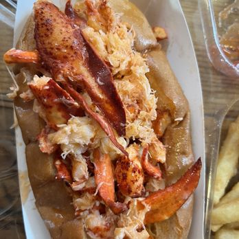 Pauli's - Hot butter lobster roll - Sandwiches Near Me - Boston, Massachusetts