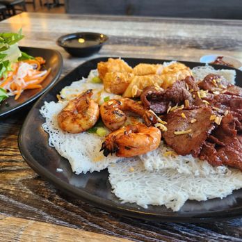 King Com Tam - Banh Hoi Tom, Thit, Tau Hu Ky: Rice vermicelli noodles with grilled pork, shrimp, shrimp cakes - Vietnamese Near Me - San Gabriel, California