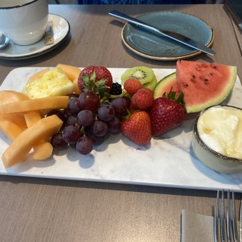 Darwin Brasserie - seasonal fruits - Brasseries Near Me - London, XGL
