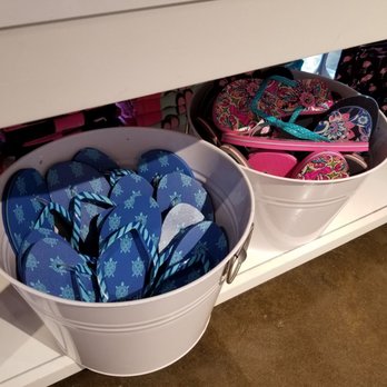 Vera Bradley - Flip flops! - Accessories Near Me - Waipahu, Hawaii Vera Bradley - Flip flops! - Accessories Near Me - Waipahu, Hawaii