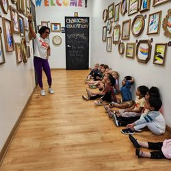 Curious Kids Preschool - Art appreciation lesson.