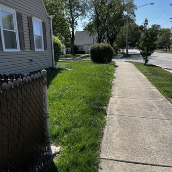 Ramirez Mowing & Garden - This picture was on Sunday he said he cut the grass during the week is this how a weekly serviced lawn should look - Gardeners Near Me Ramirez Mowing & Garden - This picture was on Sunday he said he cut the grass during the week is this how a weekly serviced lawn should look - Gardeners Near Me