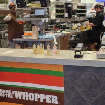 Burger King - The employees are working to get the orders ready for the customers as soon as possible. - Burgers Near Me - Vinton, Virginia Burger King - The employees are working to get the orders ready for the customers as soon as possible. - Burgers Near Me - Vinton, Virginia